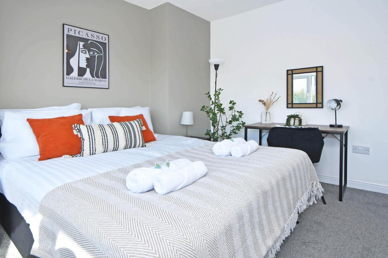 Lily House By Yourstays - Cosy 3 Bedroom House In Крю Екстер'єр фото